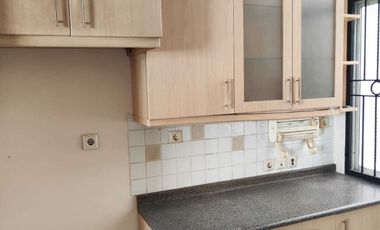 DISEWAKAN RUMAH CANTIK CAMDEN HOUSE JAKARTA BARAT 2 LT FULLY FURNISHED