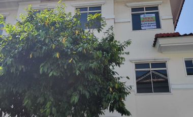 DISEWAKAN RUMAH CANTIK CAMDEN HOUSE JAKARTA BARAT 2 LT FULLY FURNISHED