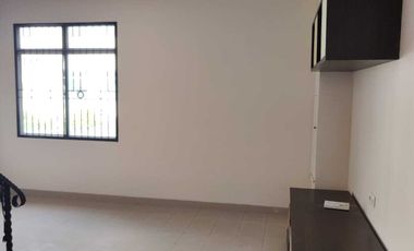 DISEWAKAN RUMAH CANTIK CAMDEN HOUSE JAKARTA BARAT 2 LT FULLY FURNISHED
