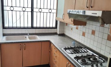 DISEWAKAN RUMAH CANTIK CAMDEN HOUSE JAKARTA BARAT 2 LT FULLY FURNISHED