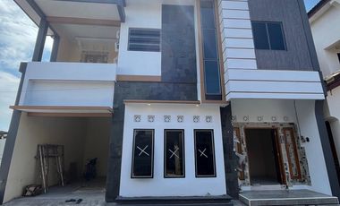 DIJUAL Rumah Mewah 2Lt Baru Siap Huni