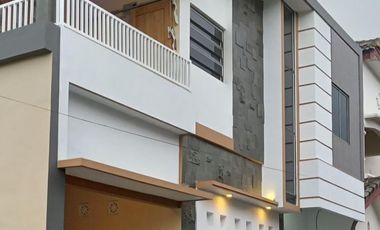 DIJUAL Rumah Mewah 2Lt Baru Siap Huni
