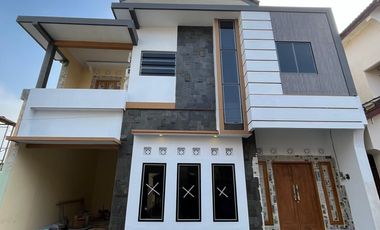 DIJUAL Rumah Mewah 2Lt Baru Siap Huni