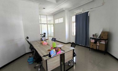 Rumah usaha Tenggilis siap huni bisa kpr Luas 600 an rangka kayu jati