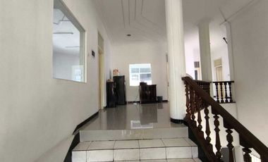 Rumah usaha Tenggilis siap huni bisa kpr Luas 600 an rangka kayu jati