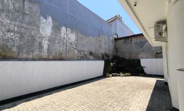 Rumah usaha Tenggilis siap huni bisa kpr Luas 600 an rangka kayu jati