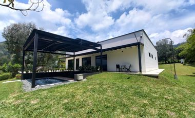 Casa campestre en Arriendo Amoblada en La Ceja