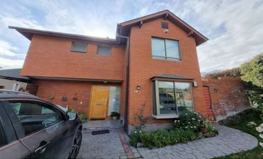 Casa en condominio Las Pircas 4D 3B con Piscina - muk