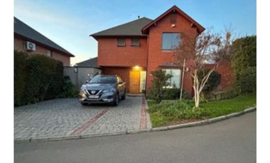 Casa en condominio Las Pircas 4D 3B con Piscina - muk