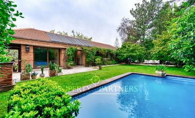 Preciosa casa familiar