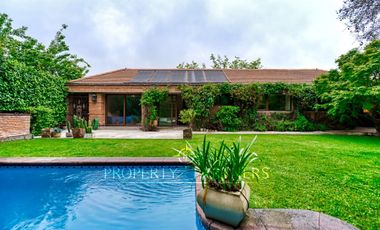 Preciosa casa familiar