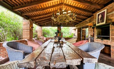 Preciosa casa familiar