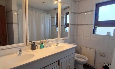 Casa en Arriendo en Los Halcones / Bernardo Larraín Cotapos