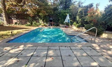 Casa en Arriendo en Los Halcones / Bernardo Larraín Cotapos