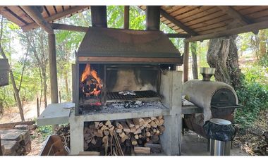 GRAN CASA PATRONAL CON CABAÑA Y BODEGA