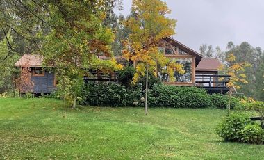 GRAN CASA PATRONAL CON CABAÑA Y BODEGA