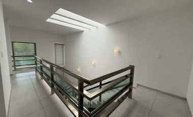 Casa en Venta con Paneles Solares dentro de Privada en Conkal Yucatán