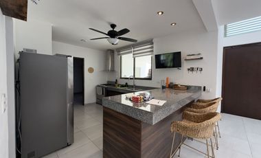 Casa en Venta con Paneles Solares dentro de Privada en Conkal Yucatán