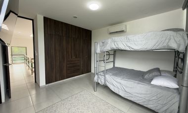 Casa en Venta con Paneles Solares dentro de Privada en Conkal Yucatán