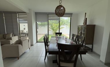 Casa en Venta con Paneles Solares dentro de Privada en Conkal Yucatán