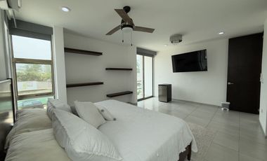 Casa en Venta con Paneles Solares dentro de Privada en Conkal Yucatán