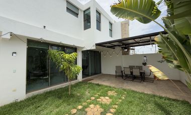 Casa en Venta con Paneles Solares dentro de Privada en Conkal Yucatán