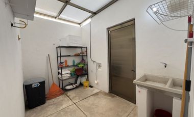 Casa en Venta con Paneles Solares dentro de Privada en Conkal Yucatán