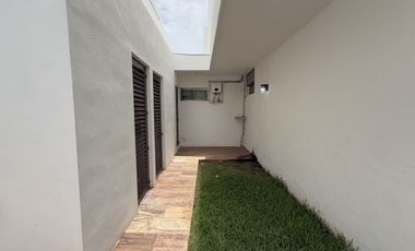 Casa en Venta con Paneles Solares dentro de Privada en Conkal Yucatán