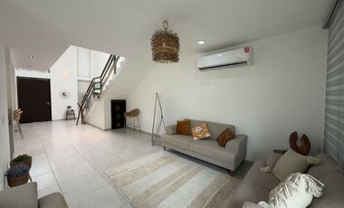 Casa en Venta con Paneles Solares dentro de Privada en Conkal Yucatán