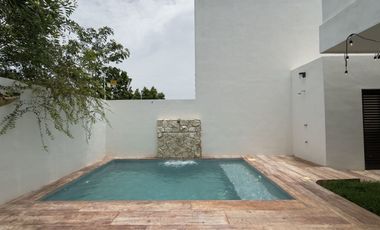 Casa en Venta con Paneles Solares dentro de Privada en Conkal Yucatán