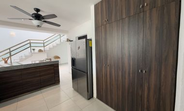 Casa en Venta con Paneles Solares dentro de Privada en Conkal Yucatán