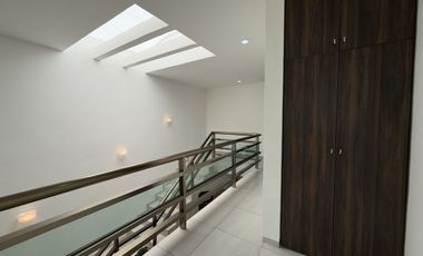 Casa en Venta con Paneles Solares dentro de Privada en Conkal Yucatán