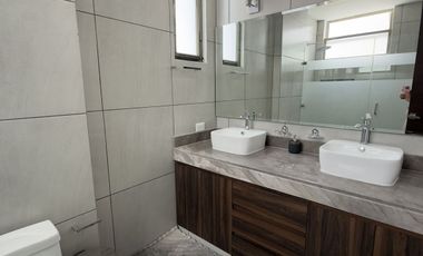 Casa en Venta con Paneles Solares dentro de Privada en Conkal Yucatán