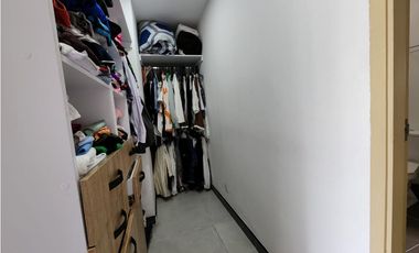 AMPLIO Y PERMITE RENTAS CORTAS. EN SABANETA