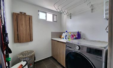 AMPLIO Y PERMITE RENTAS CORTAS. EN SABANETA