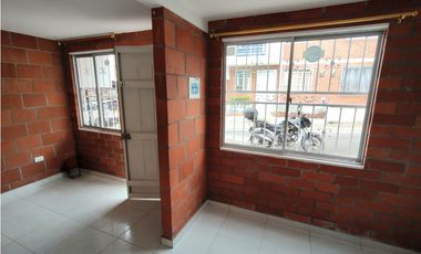 SE ARRIENDA CASA EN BARRIO COLINAS DEL BOSQUE - DOSQUEBRADAS