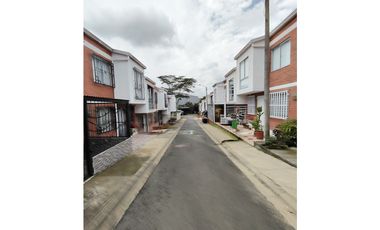 SE ARRIENDA CASA EN BARRIO COLINAS DEL BOSQUE - DOSQUEBRADAS