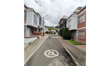 SE ARRIENDA CASA EN BARRIO COLINAS DEL BOSQUE - DOSQUEBRADAS