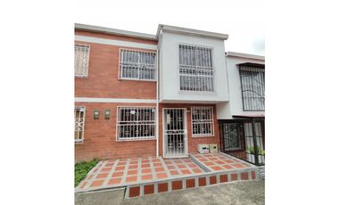 SE ARRIENDA CASA EN BARRIO COLINAS DEL BOSQUE - DOSQUEBRADAS