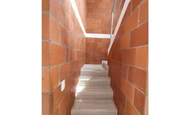 SE ARRIENDA CASA EN BARRIO COLINAS DEL BOSQUE - DOSQUEBRADAS