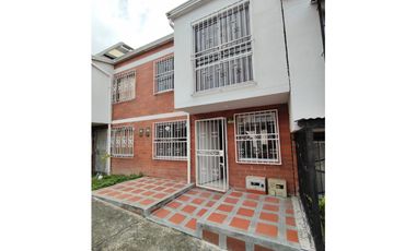 SE ARRIENDA CASA EN BARRIO COLINAS DEL BOSQUE - DOSQUEBRADAS