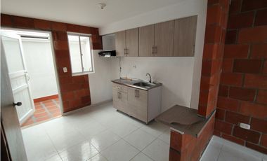 SE ARRIENDA CASA EN BARRIO COLINAS DEL BOSQUE - DOSQUEBRADAS