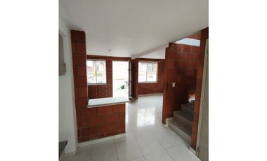 SE ARRIENDA CASA EN BARRIO COLINAS DEL BOSQUE - DOSQUEBRADAS