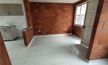 SE ARRIENDA CASA EN BARRIO COLINAS DEL BOSQUE - DOSQUEBRADAS