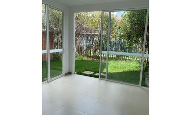 CASA DE DOS PISOS EN HACIENDA EL CASTILLO - TULIPANES, CALI