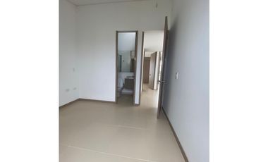 CASA DE DOS PISOS EN HACIENDA EL CASTILLO - TULIPANES, CALI