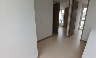 CASA DE DOS PISOS EN HACIENDA EL CASTILLO - TULIPANES, CALI