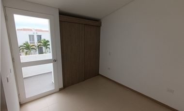 CASA DE DOS PISOS EN HACIENDA EL CASTILLO - TULIPANES, CALI