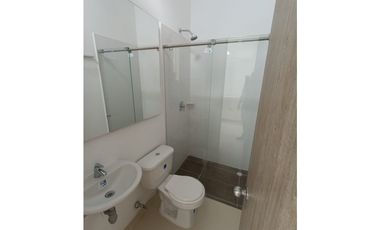 CASA DE DOS PISOS EN HACIENDA EL CASTILLO - TULIPANES, CALI