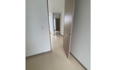 CASA DE DOS PISOS EN HACIENDA EL CASTILLO - TULIPANES, CALI